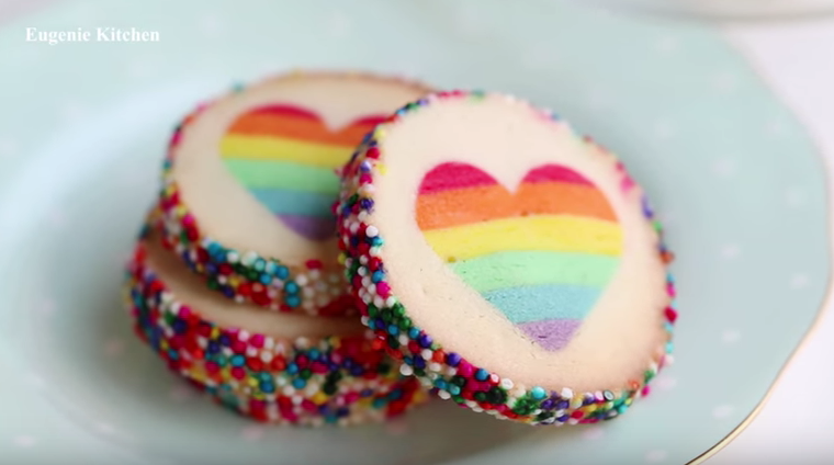 Biscotti Cuore Arcobaleno - Rainbow Heart Cookies 